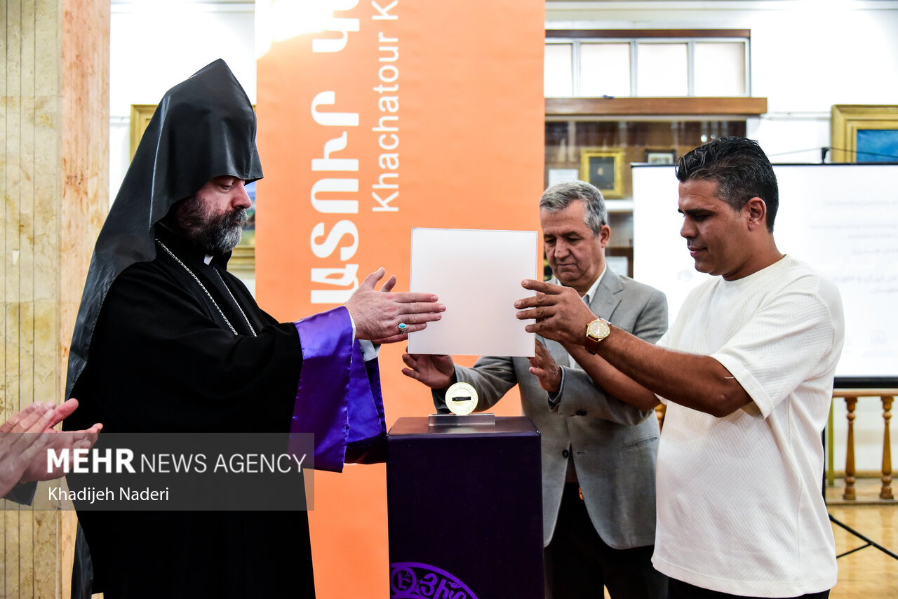 مراسم رونمایی از مدال هنری خاچاطور گساراتسی