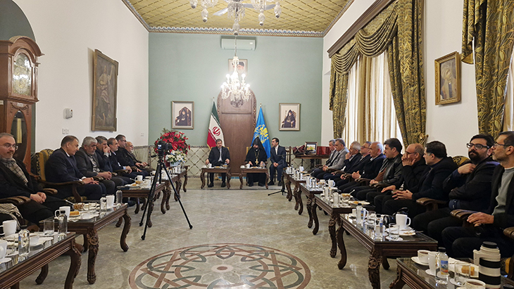 Սպահանի նահանգապետը եւ բարձրաստիճան այլ պաշտօնեաներ Ամանորն ու Ս. Ծնունդը շնորհաւորելու նպատակով այցելեցին Ազգային առաջնորդարան 